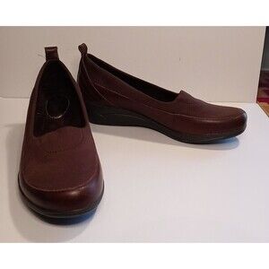 Hush Puppies Brown Slip On Shoes 1.5" Heel Leather & Synthetic Size 8.5 Narrow